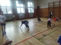 4. třída se učí hvězdy a volejbal